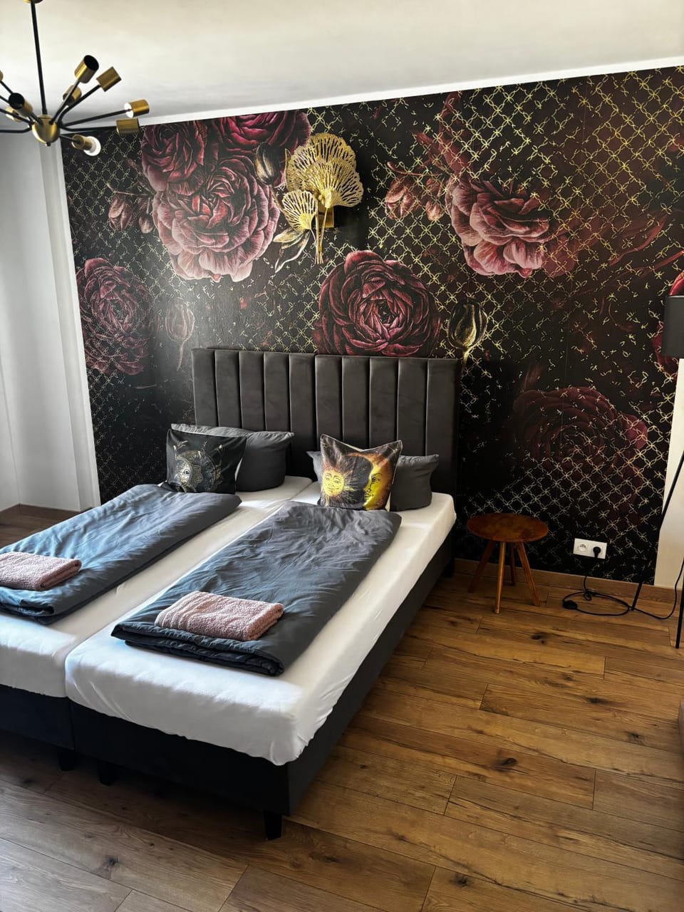 Bed, Photo of the whole room, Bedroom