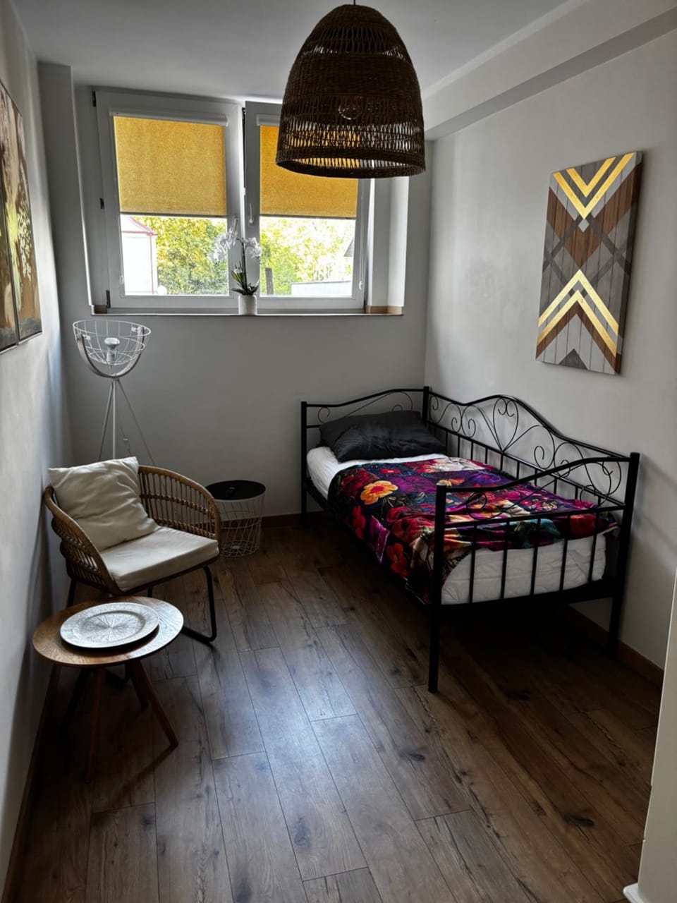Bed, Photo of the whole room, Seating area, Bedroom