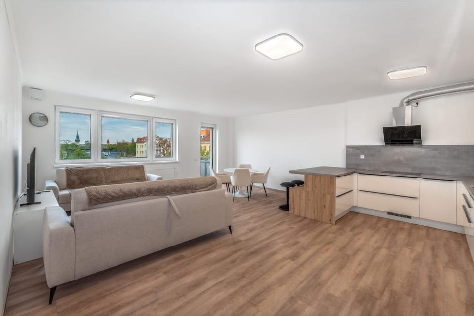 TV and multimedia, Kitchen or kitchenette, Living room, Seating area