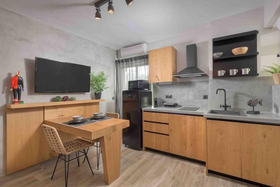 RUBY SUITE Chic Retreat Near Old Town, 2 balconies Apartment in Rhodes