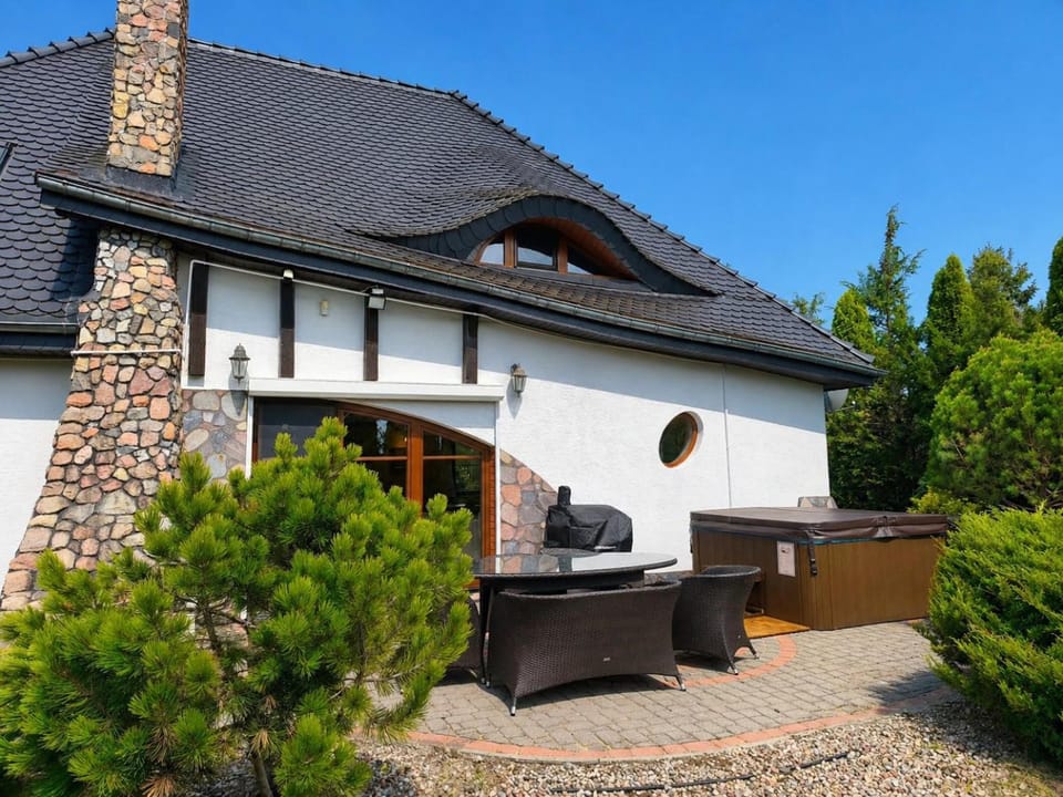 Property building, BBQ facilities, Hot Tub