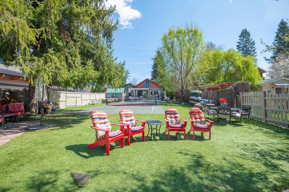 The Riverfront Court & Cottage House in Bend