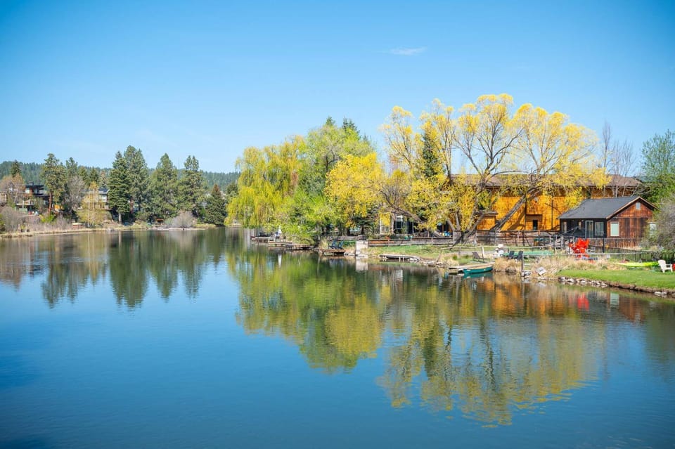 The Riverfront Court & Cottage House in Bend