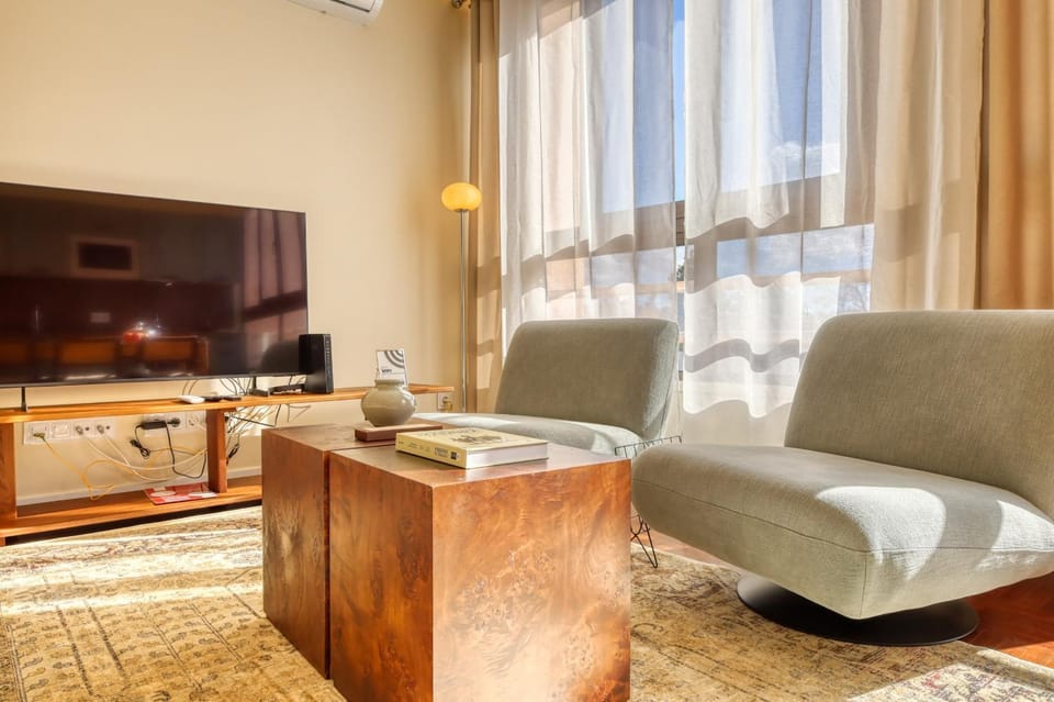 Communal lounge/ TV room, Living room