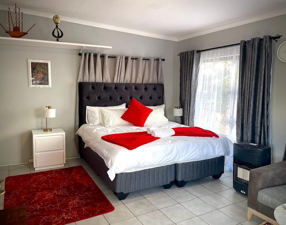 Pinnacle Pearl View Cottage Apartment in Johannesburg