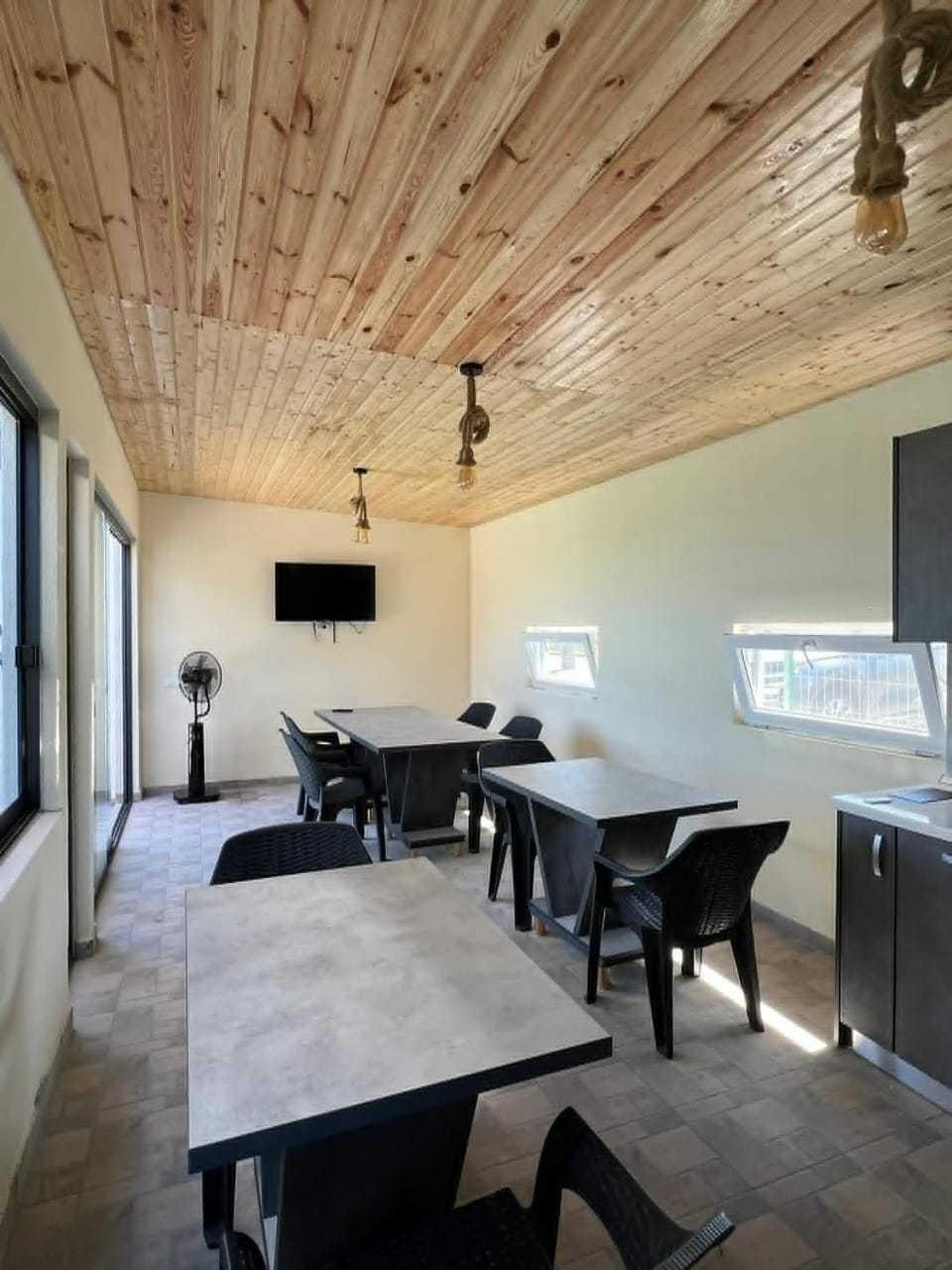 Restaurant/places to eat, Communal lounge/ TV room, Kitchen or kitchenette