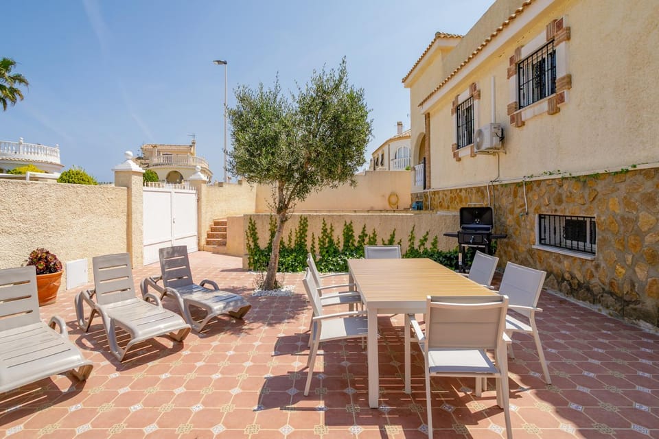 Property building, Patio, BBQ facilities, Balcony/Terrace, sunbed