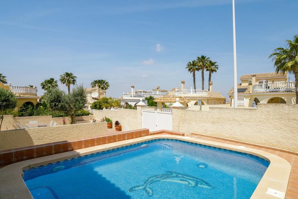 Day, Swimming pool