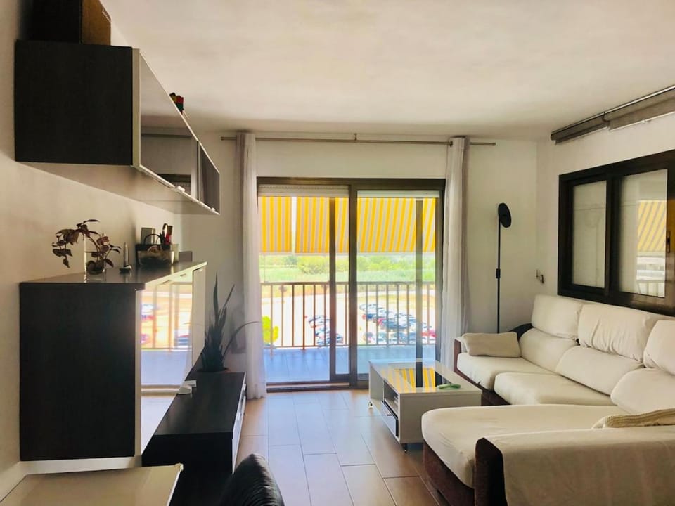 Fantástico y luminoso esquinero con vistas a Port Aventura y campo de golf Apartment in La Pineda