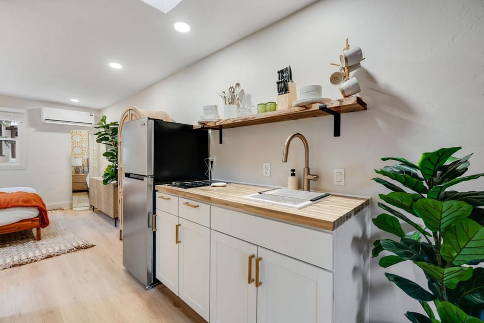 Modern Studio in Manitou Springs Walk Downtown Apartment in Manitou Springs
