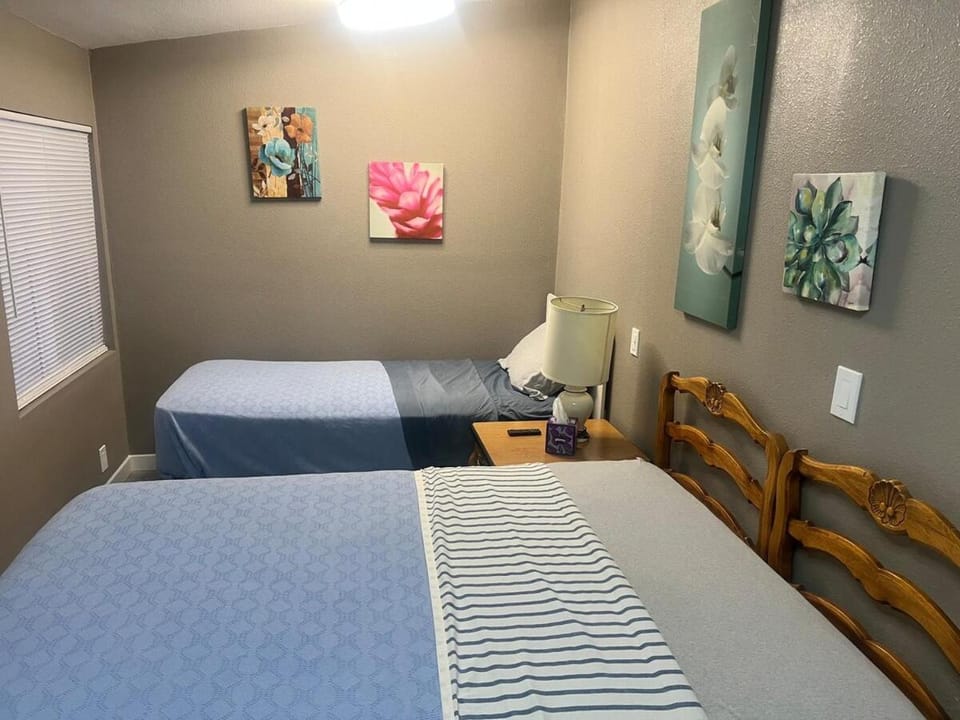 House in Pahrump sleeps 9, D Valley House in Pahrump