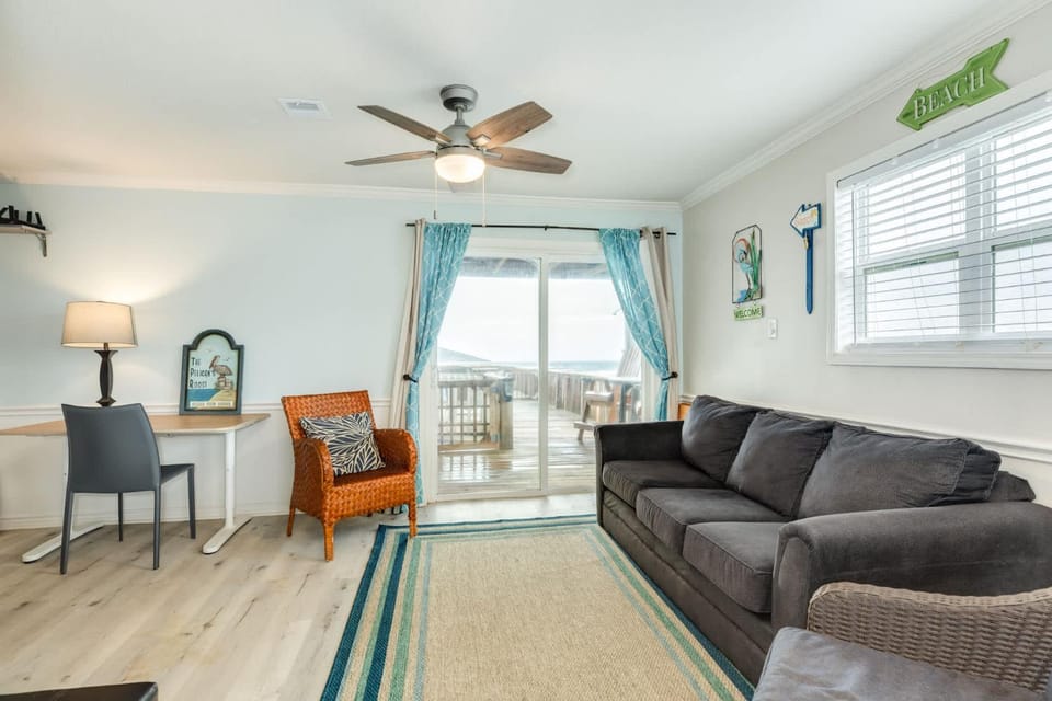 Beachfront Property - Private Walkover to Sand House in Surfside Beach
