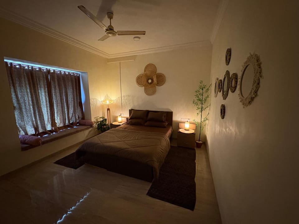 Cozy private Room in shared apt of Royal Palms Vacation rental in Mumbai