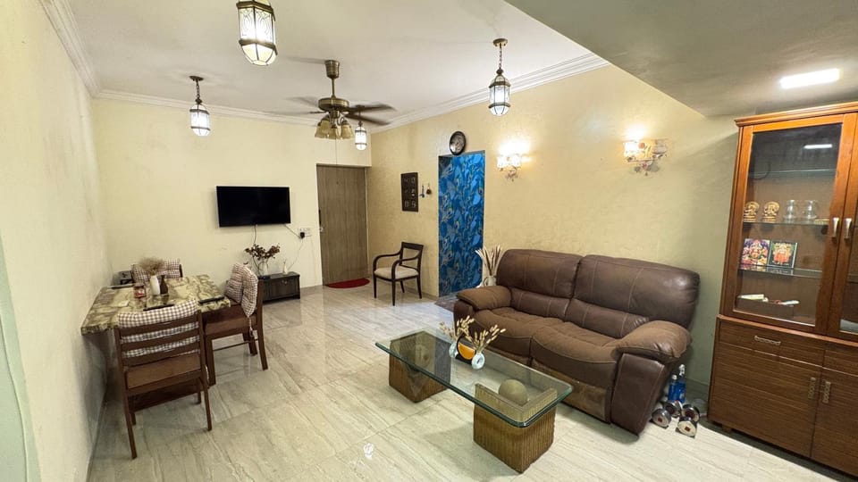 Cozy private Room in shared apt of Royal Palms Vacation rental in Mumbai
