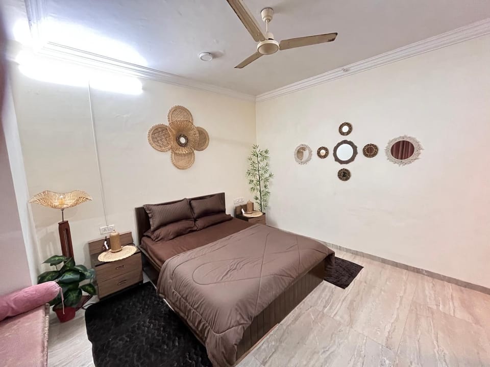 Cozy private Room in shared apt of Royal Palms Vacation rental in Mumbai