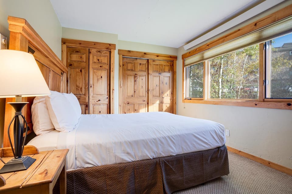 Bed, Day, View (from property/room), Bedroom, furniture, wardrobe
