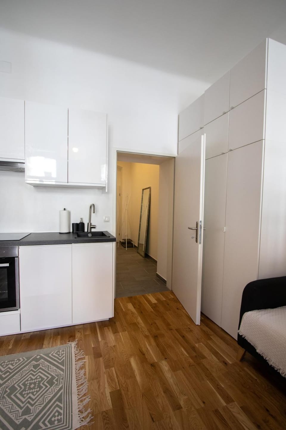 Kitchen or kitchenette, stove, wardrobe, kitchen