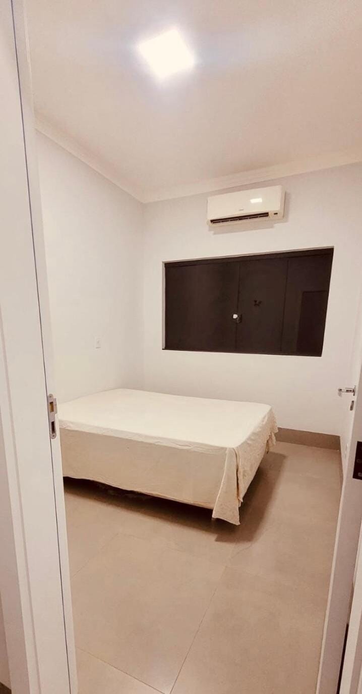 Bed, Bedroom, air conditioner
