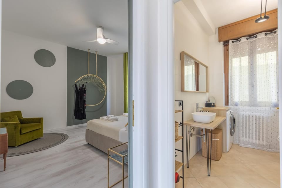 Bed, Bathroom, Photo of the whole room, Bedroom, towels