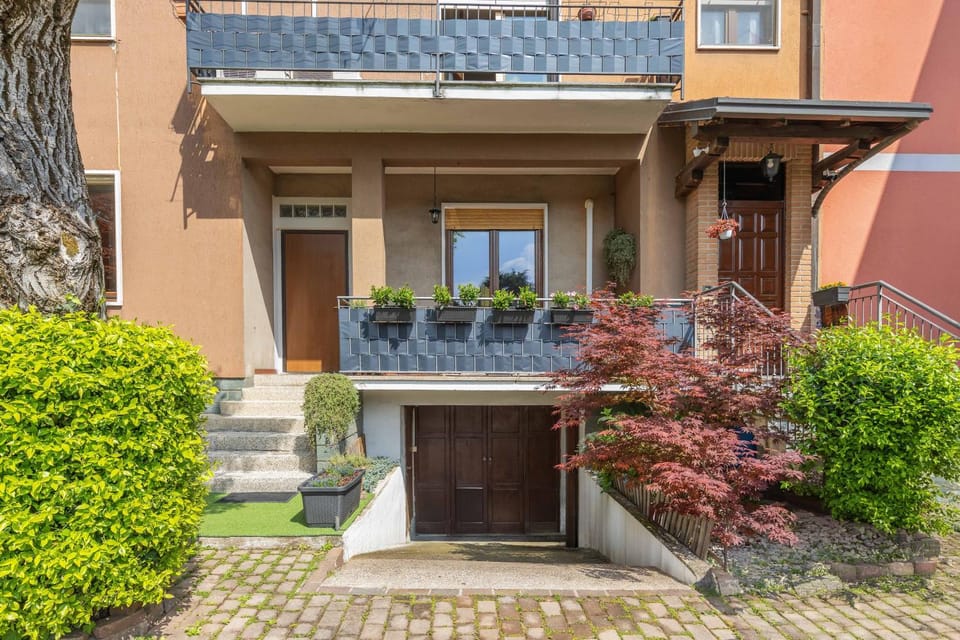 Property building, Spring, Garden, View (from property/room), Balcony/Terrace, Garden view