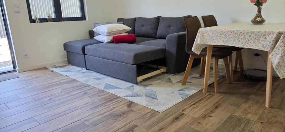 Bed, Living room