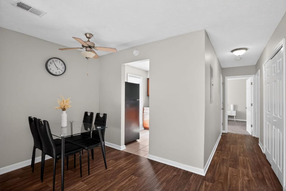 Relaxing3 bedroom unit with easy Atlanta access Apartment in Riverdale
