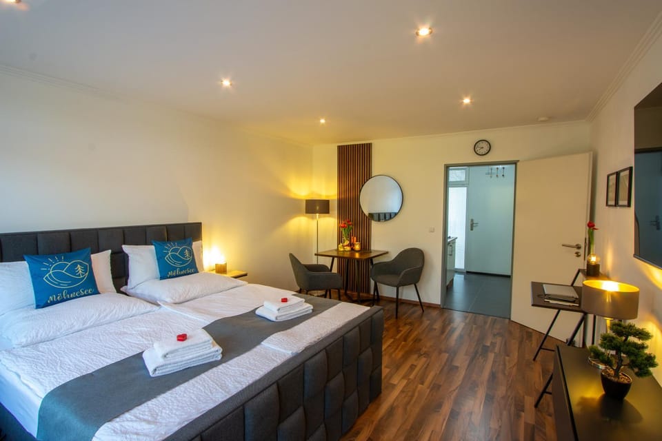 Bed, Living room, Dining area, Bedroom, furniture, furniture