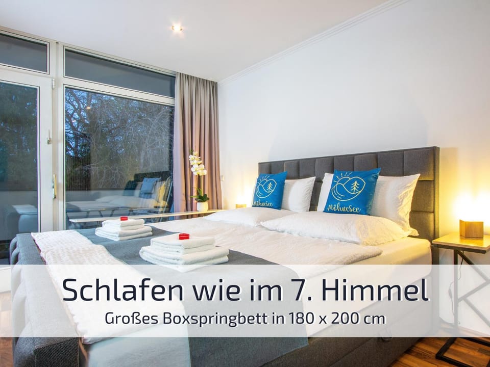 Bed, Bedroom, furniture, furniture, towels, towels