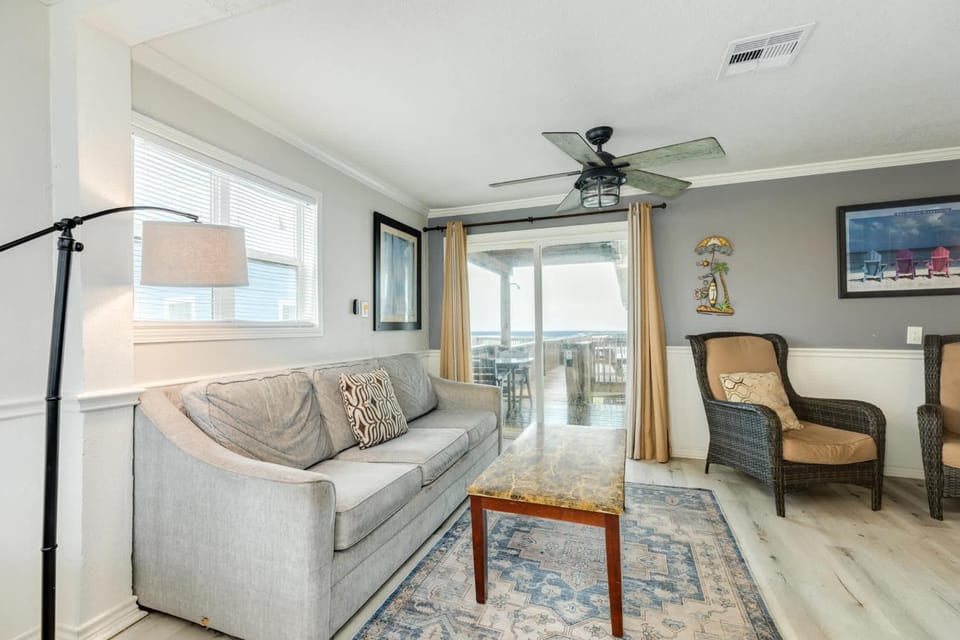 Beachfront - Private Walkover to Beach House in Surfside Beach