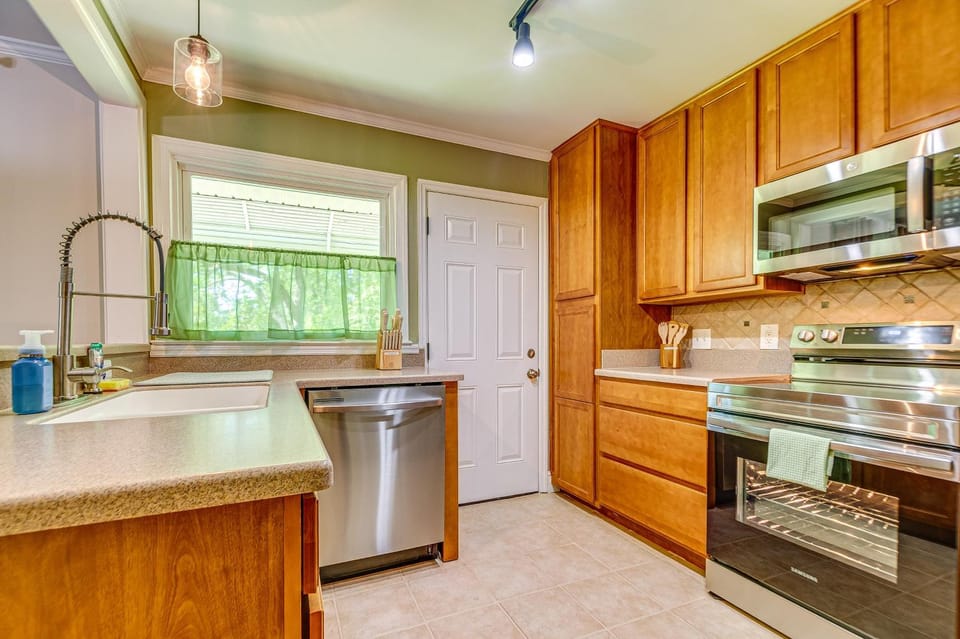 1 Mi to Dtwn Cary: Family Home w/ Spacious Yard House in Cary