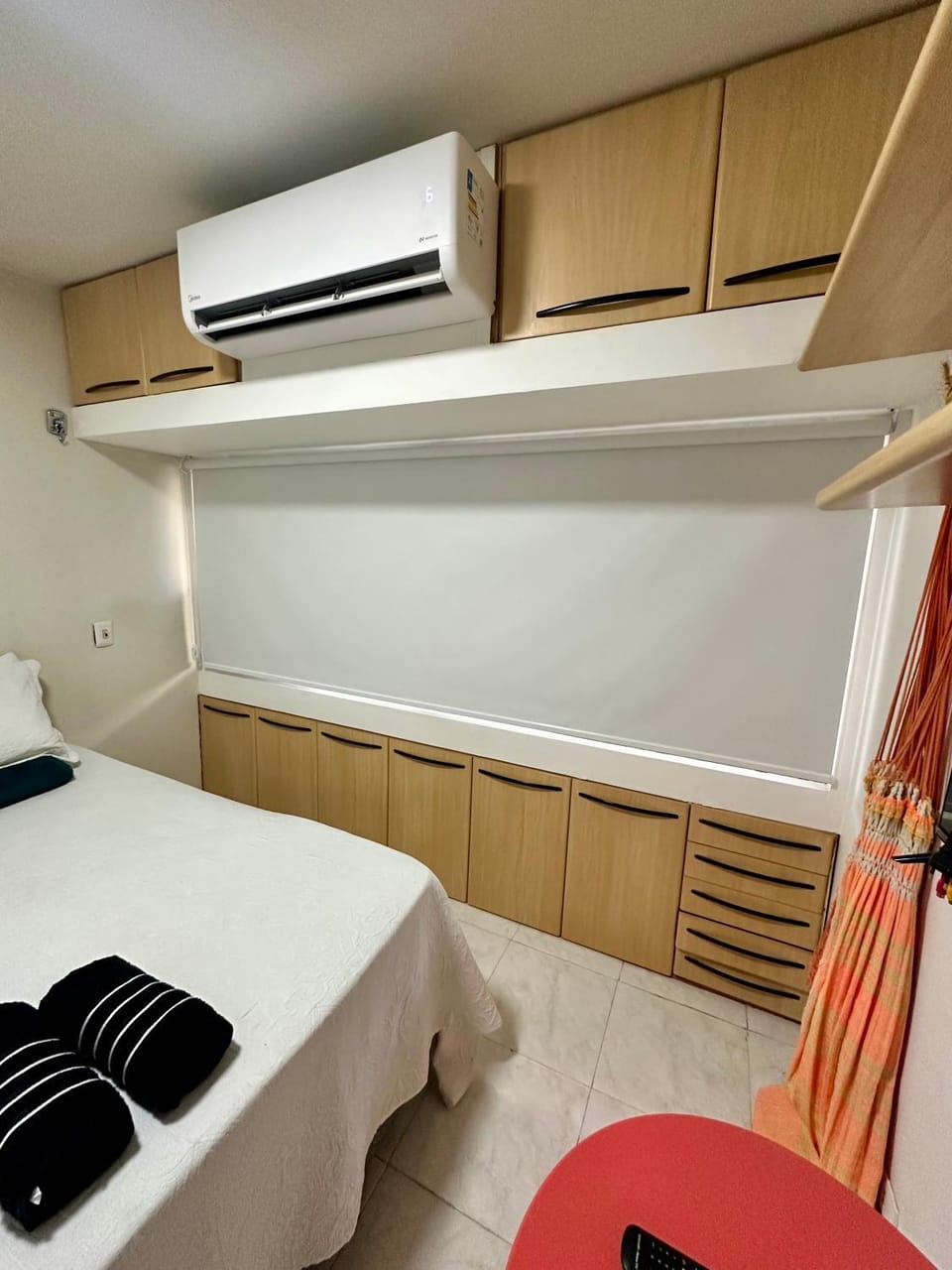 Bed, TV and multimedia, Photo of the whole room, Bedroom, wardrobe, air conditioner