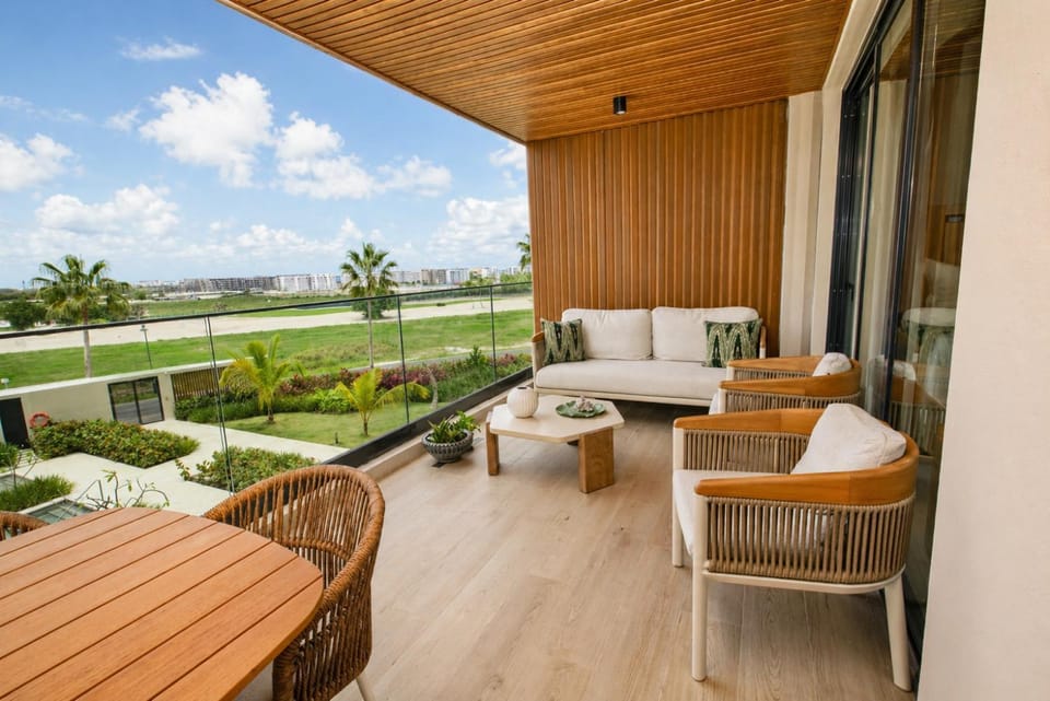 Golf view Pool Gym 5 min to beach Cap Cana Apartment in Punta Cana