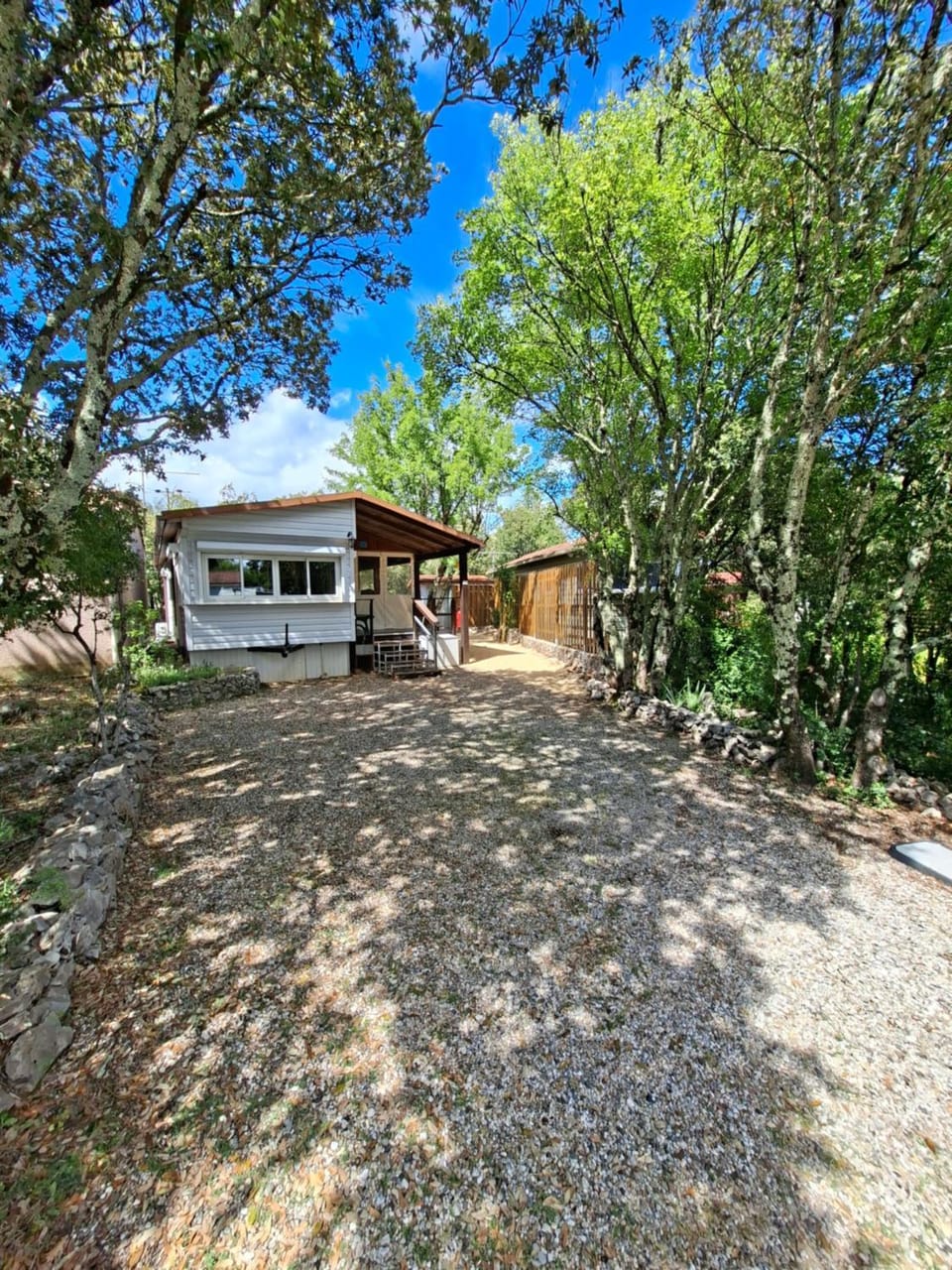 Mobile home style maisonnette de vacance Campground/ 
RV Resort in Provence