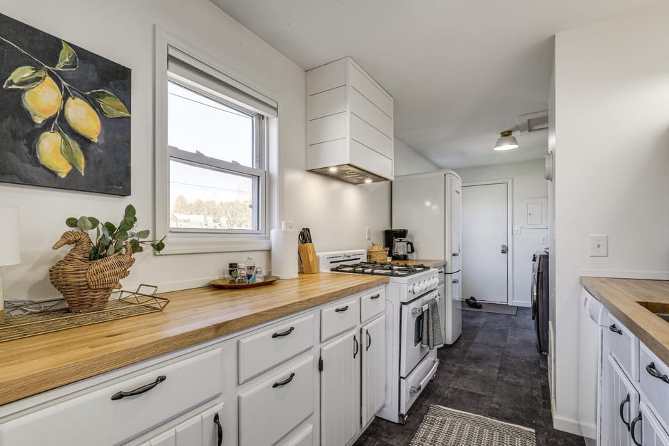 Walkable 3-Unit Escape Near Elk Lake & Bay Access! House in Elk Rapids