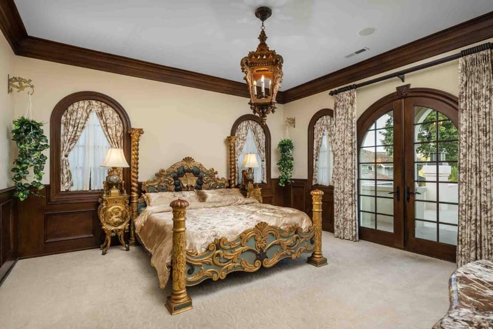 Palais de Leon House in Milwaukie
