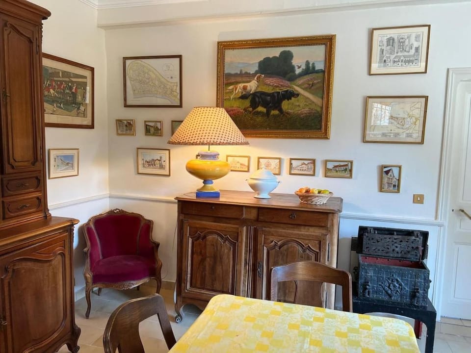 Le Pressoir - Historic Burgundy Home & Pool House in Bourgogne-Franche-Comté