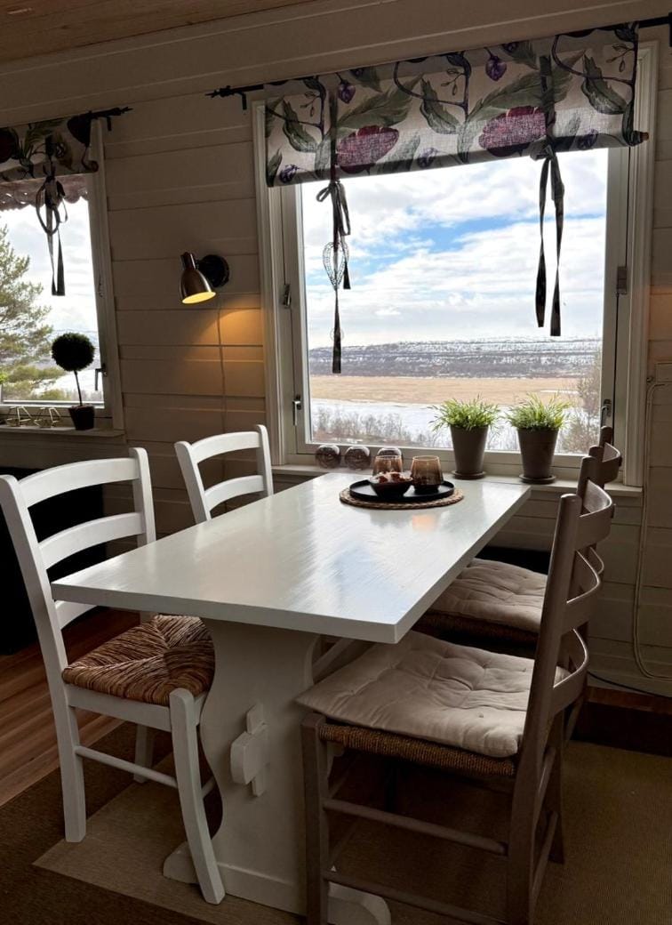 Cozy cabin with panoramic views of the Tana River Cabin in Troms Og Finnmark