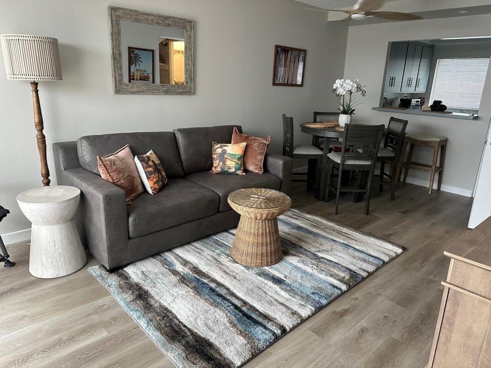 Surfer's Bungalow House in Mission Bay