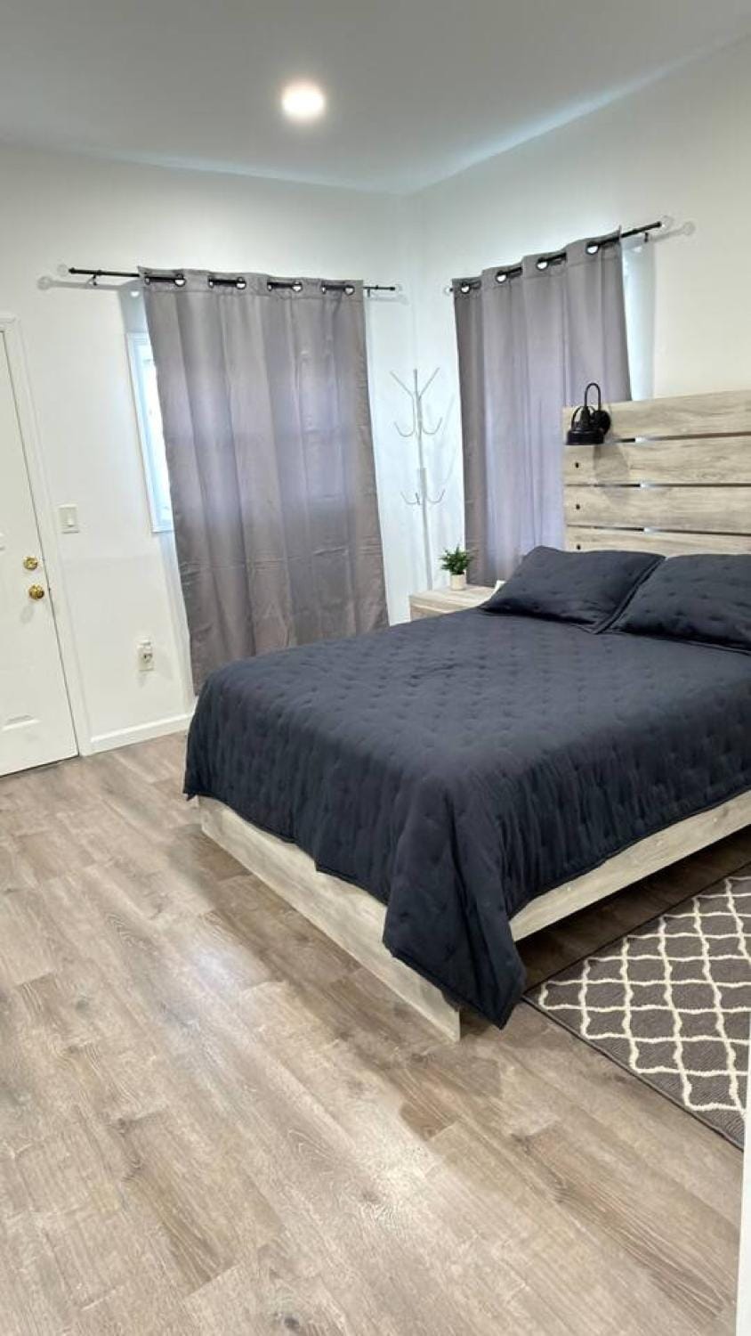 Bright and Spacious Room Near NYC Apartment in North Bergen