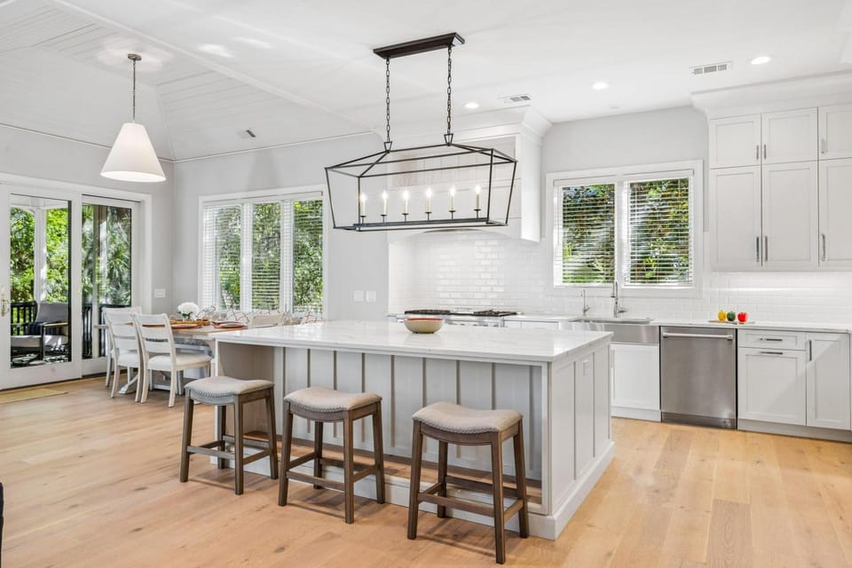 Kitchen or kitchenette, Dining area, dishwasher, oven, stove