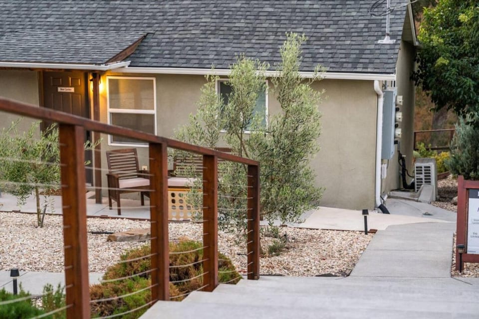 2Bed Cottage stay on Micro Resort near Tin City House in Paso Robles