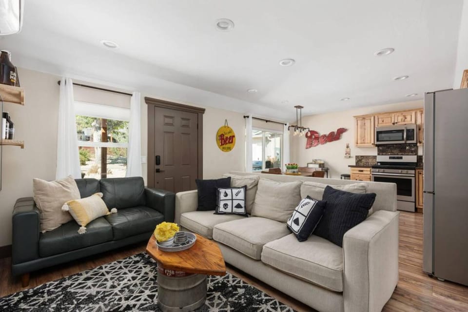 2Bed Cottage stay on Micro Resort near Tin City House in Paso Robles