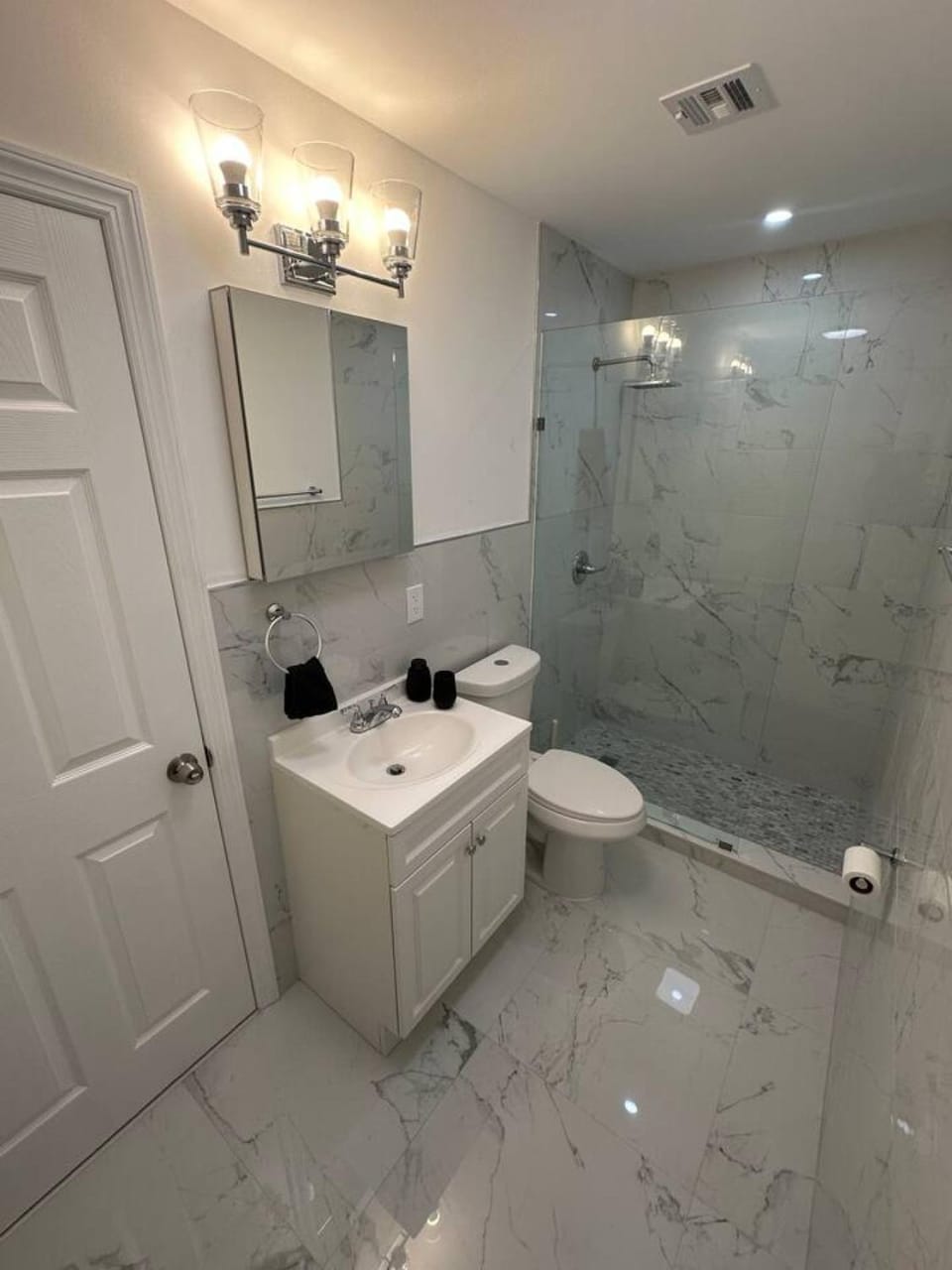 Comfortable Room Near New York Private Bath Apartment in North Bergen