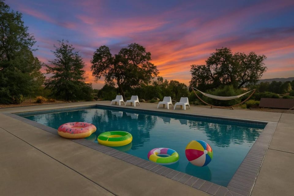 Poolside Paradise in Templeton House in Templeton