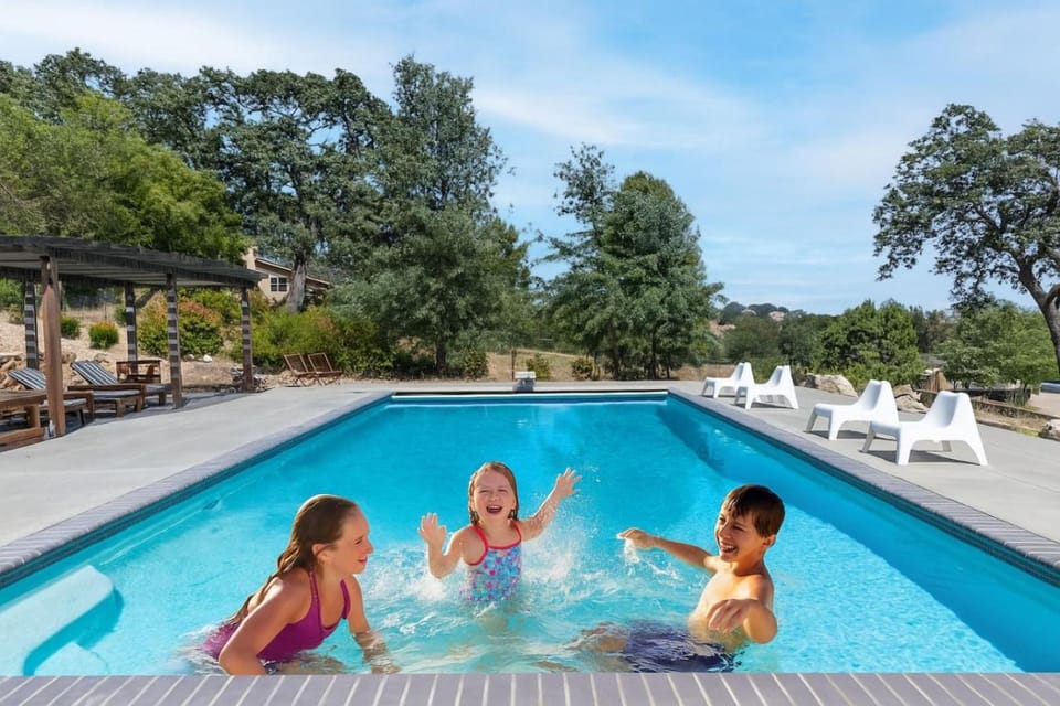 Poolside Paradise in Templeton House in Templeton