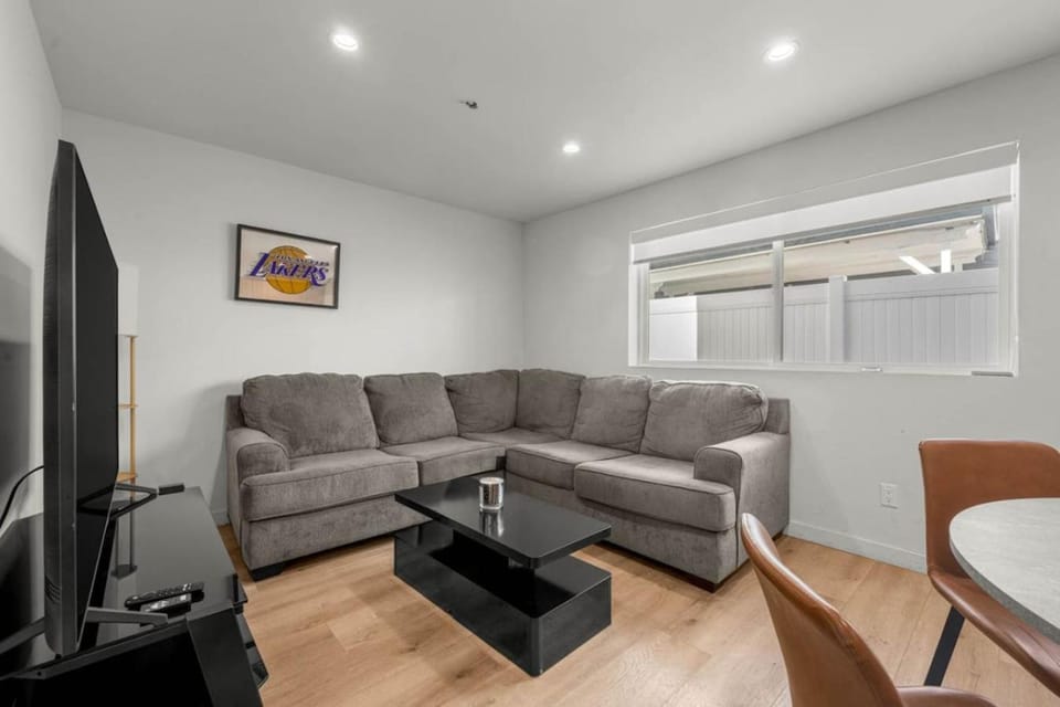 Hidden Gem in Encino (ADU) House in Encino