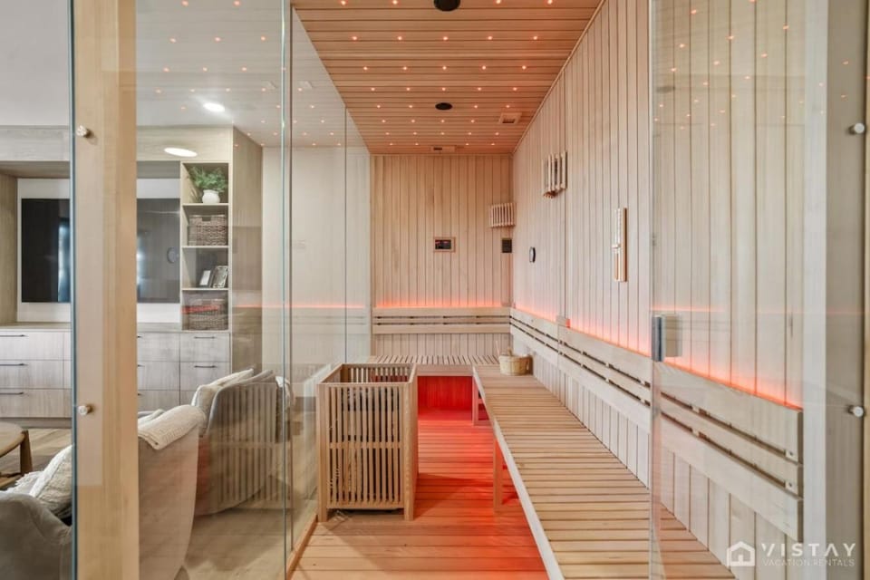 Luxury Ski In and Ski Out Condo with Private Hot Tub and Sauna House in Brian Head