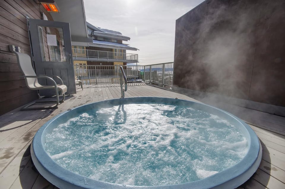 Day, Winter, Hot Tub, Balcony/Terrace