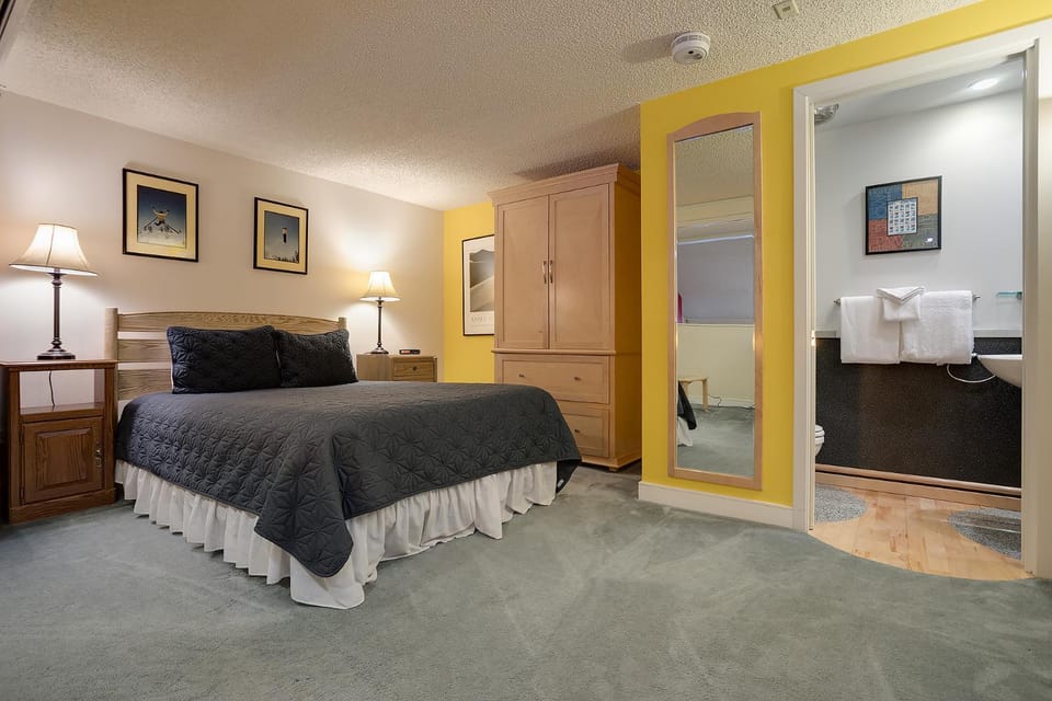 Bed, Bathroom, Bedroom, furniture, towels, wardrobe