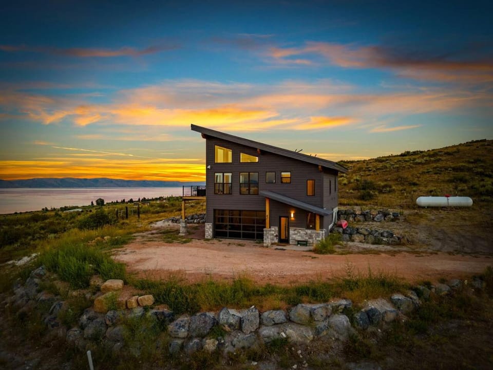 The Overlook - BBQ, Stunning Lake Views, Games House in Idaho
